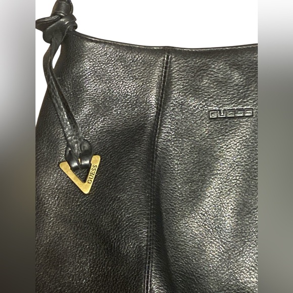 Vintage pebbled leather GUESS bag in black - Picture 2 of 8